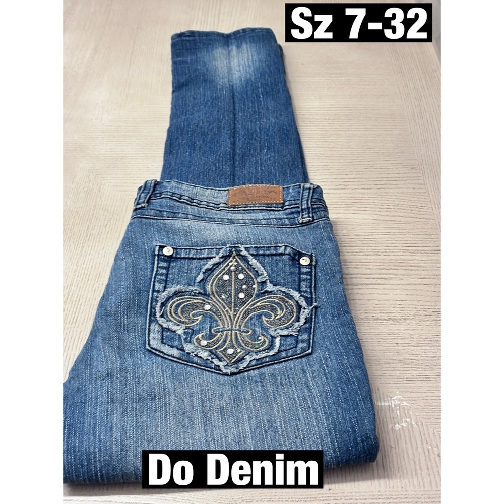 Women's Blue Jeans with Embroidered Pocket with Rhinestones Sz 7/32